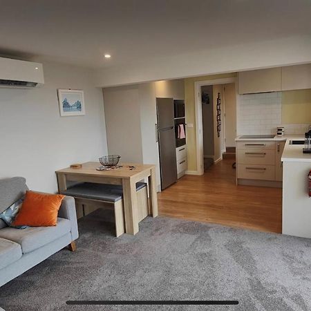 Fully Renovated Hillside Apartment Close To City Christchurch Bagian luar foto