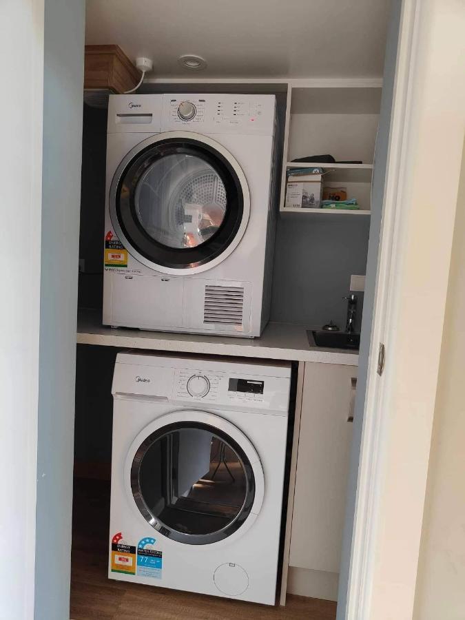 Fully Renovated Hillside Apartment Close To City Christchurch Bagian luar foto