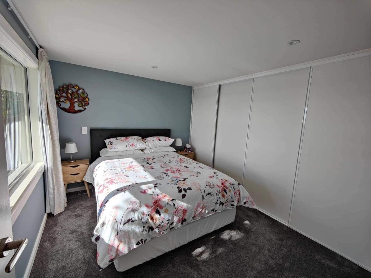 Fully Renovated Hillside Apartment Close To City Christchurch Bagian luar foto