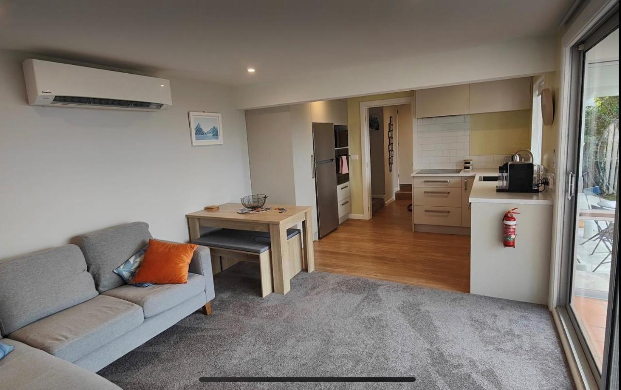 Fully Renovated Hillside Apartment Close To City Christchurch Bagian luar foto