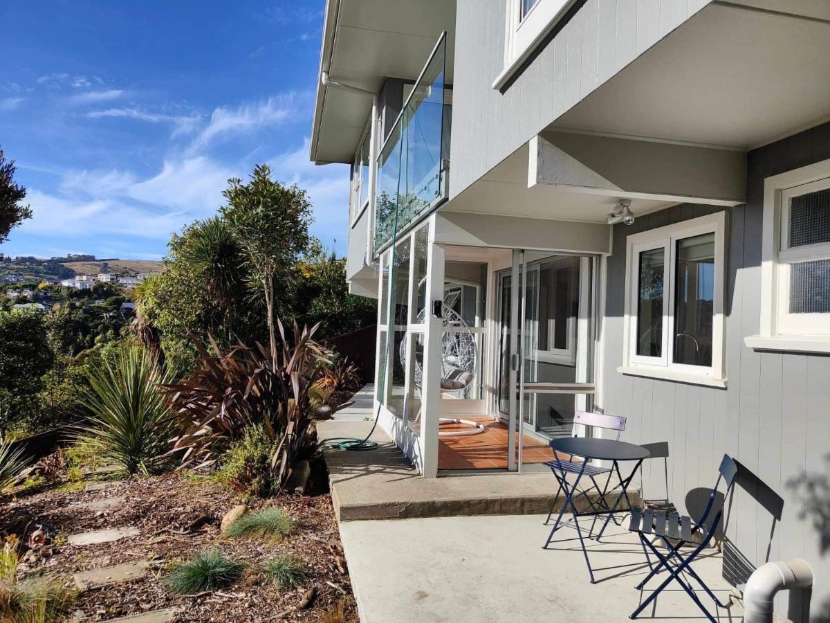 Fully Renovated Hillside Apartment Close To City Christchurch Bagian luar foto